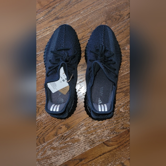 Yeezy 350 V2 Onyx - Picture 6 of 11